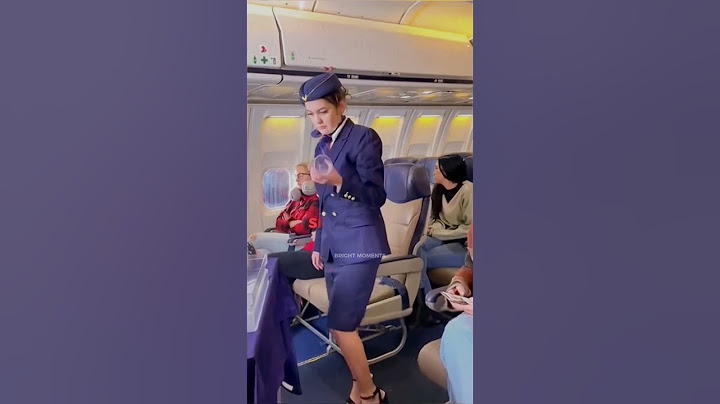 Soldier Hides in Plane to Surprise His Wife and Her Reaction is Priceless