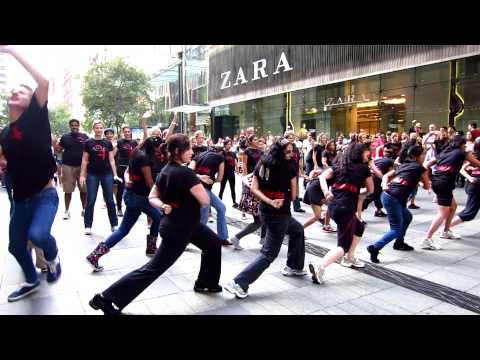 Heart 4 Heart FLASHMOB in Pitt Street Mall, Sydney, AUSTRALIA
