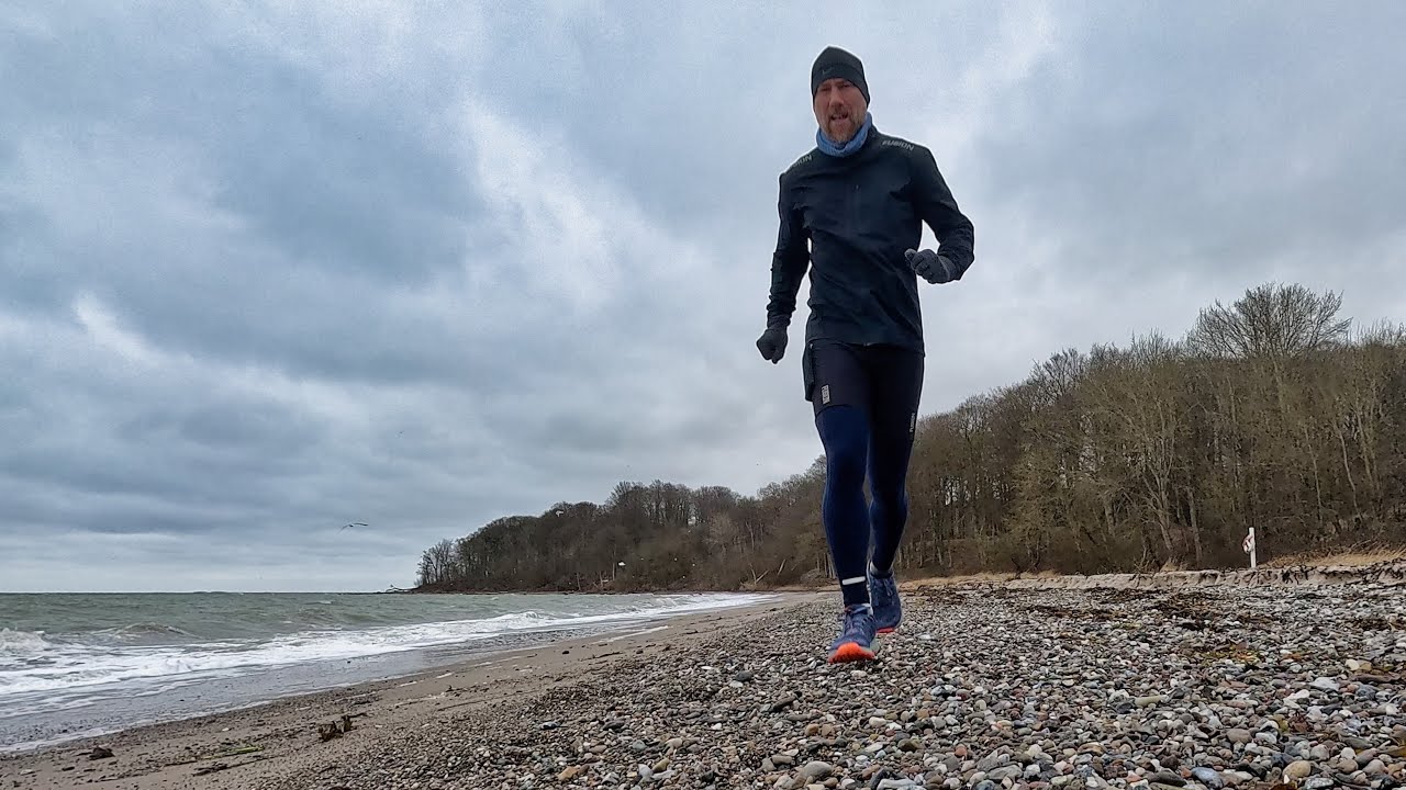 Halfdan Runs - Winter Trail Run at Moesgaard | From Beach to Magnetic Observatory | -3°C Morning Run