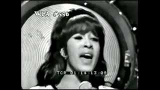 You Baby - The Ronettes - Christmas 1965 - Music Video Resimi