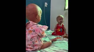 Bebês Gêmeas De 1 Ano Sofrem Com Velhice Precoce E Precisam De Tratamento