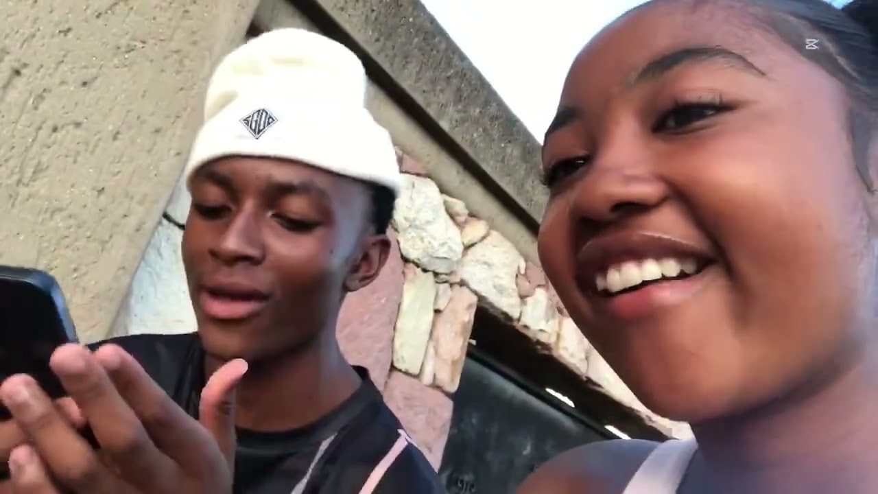 ASKING MY GIRLFRIEND 10 QUESTIONS AND YOU WON'T BELIEVE WHAT HAPPENED !!😭( WENT WRONG )