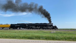 Pacing Union Pacific Big Boy #4014 Steam Train Highball Gering, Nebraska (6/8/23) Resimi