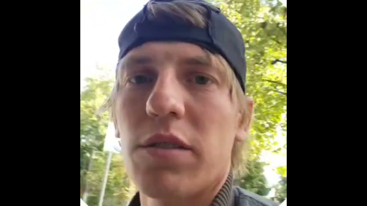 Перелезаем через заборы в костюме с Алексеем Щербаковым - YouTube