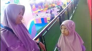 Accompanying the little one on holiday at the playground, but the father is hilarious 😂2025090701