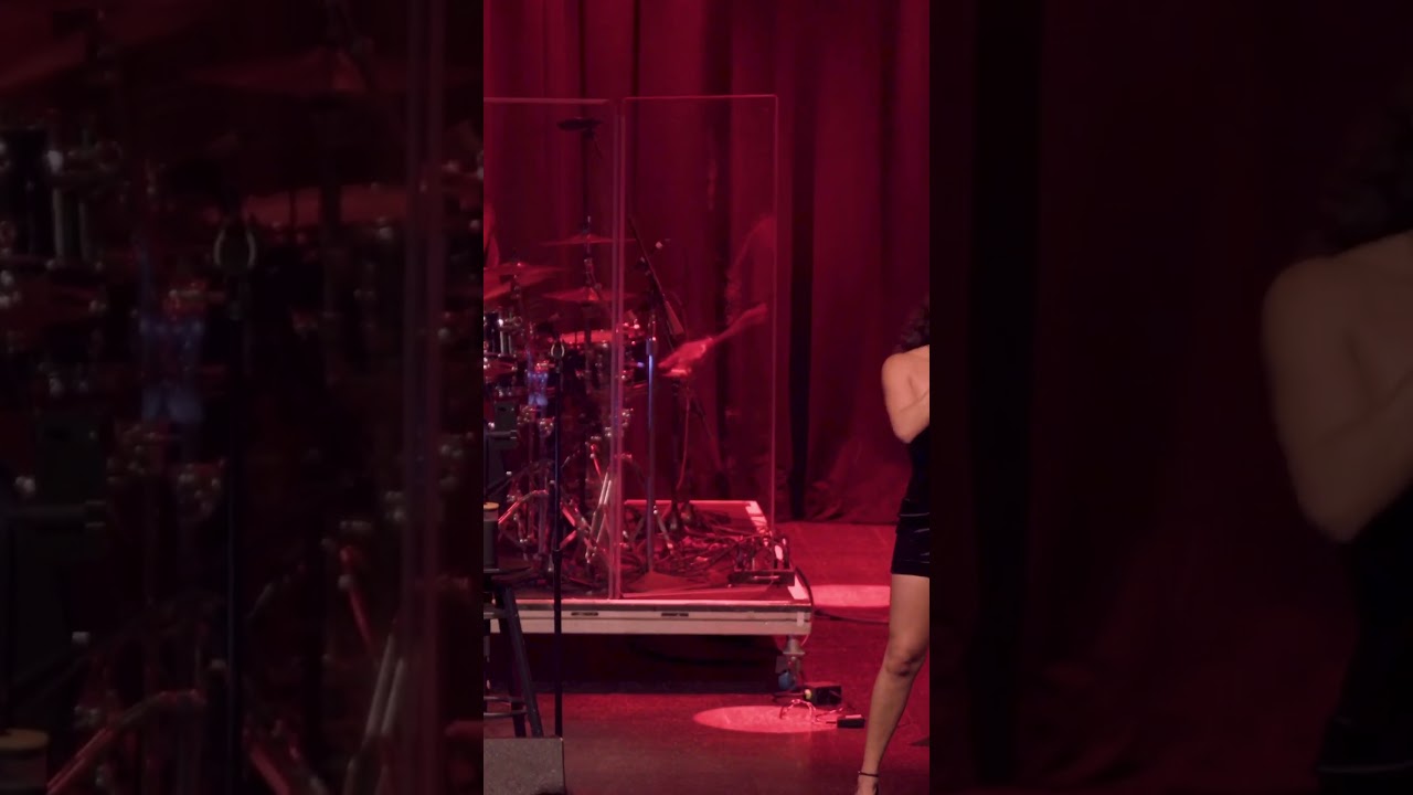 Options by Sophia Galaté live in Los Angeles #rnbmusic auf YouTube ansehen Options by Sophia Galaté live in Los Angeles #rnbmusic auf YouTube ansehen