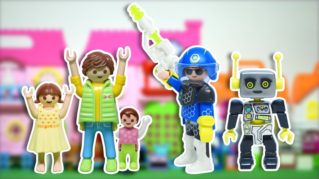 شرطي الفضاء وقع على بيت عائلة ساندي و دخل فيه - عائلة ساندي - قصص اطفال