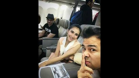 ketangkap kamera ayu ting ting berpegangan tangan mesra dengan raffi ahmad.