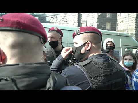 Бунт против карантина - видео "Апострофа"