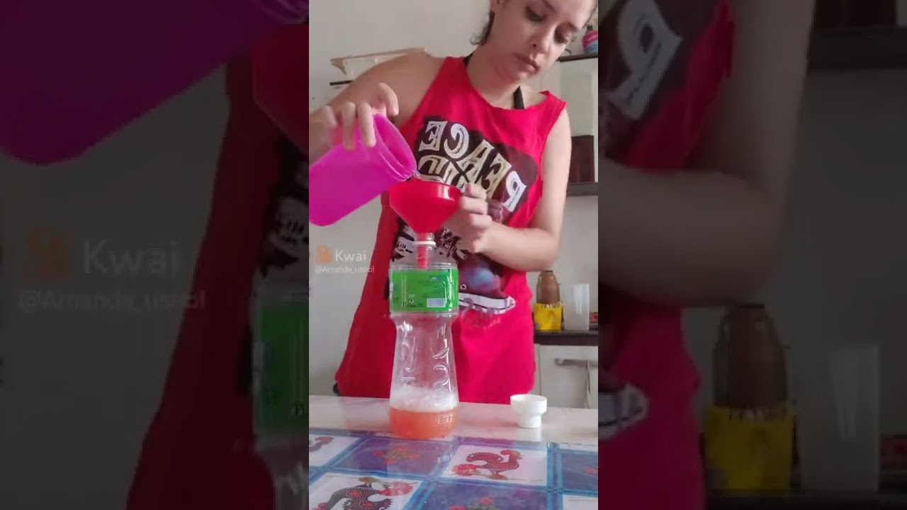 multiuso caseiro. da pra limpar espelhos, bancadas, tira manchas e deixa um cheirinho gostoso.