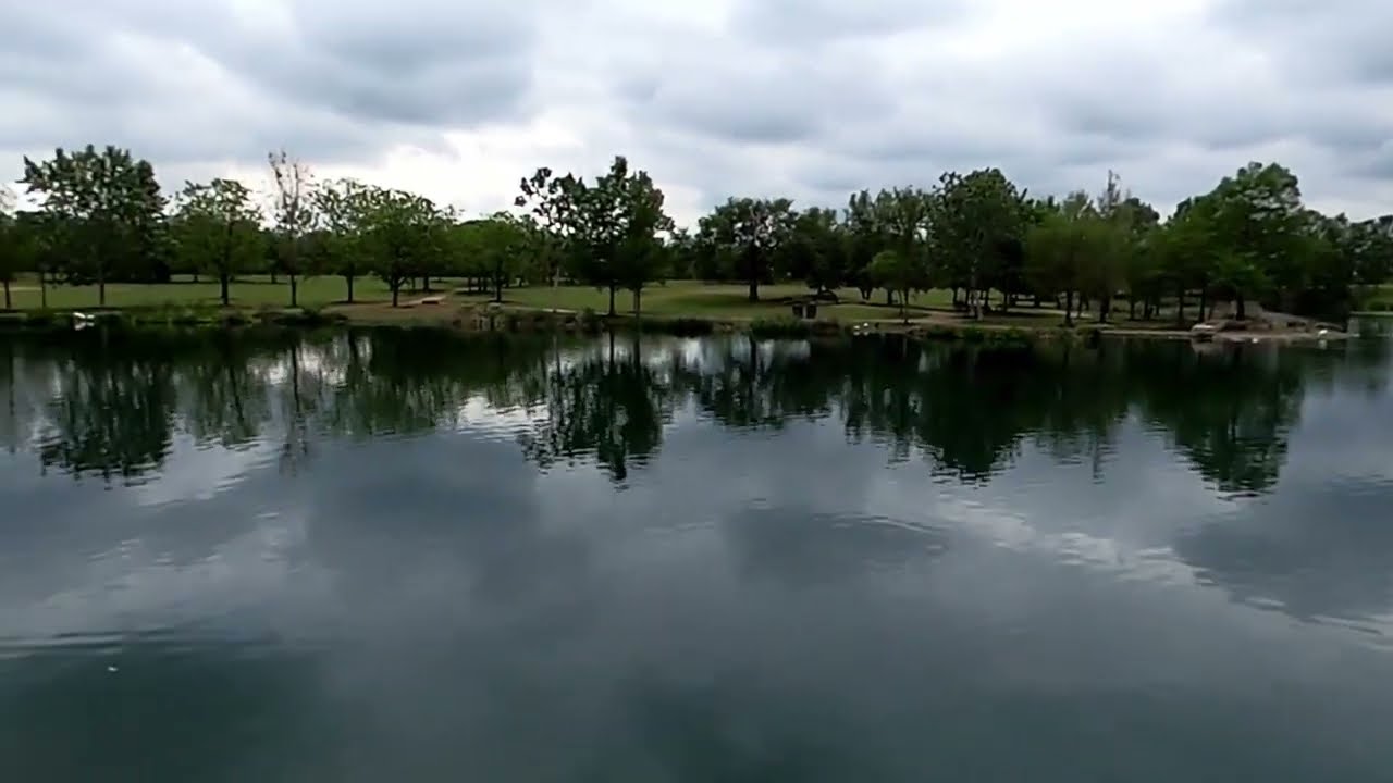 Short Video: Relaxing Stroll Around Mueller Lake Park