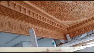 Faux plafond en cèdre, sculpté à la main, pour décorer le salon marocain, pour contact 0665647575
