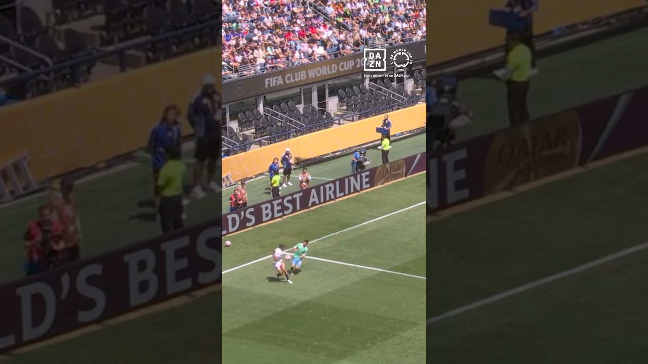 Pure magic. 💫Watch the CWC on @daznfrance  | @DAZNFootball #FIFACWC