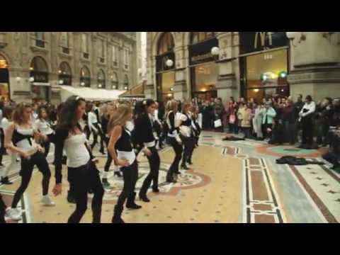 Britney Spears - Flash Mob a Milano