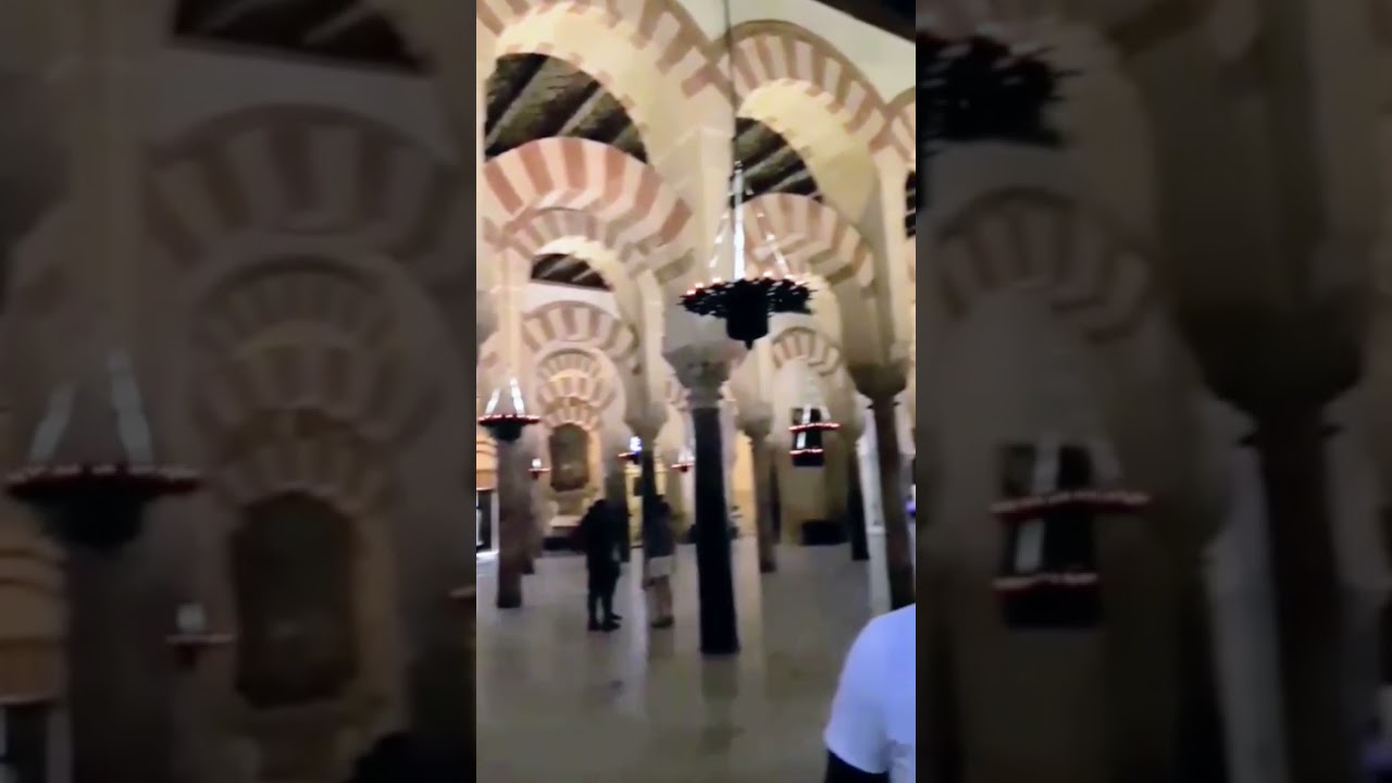 La Mezquita-Catedral d Córdoba es 1 d los iconos d España es (Patrimonio de la Humanidad desde 1984)