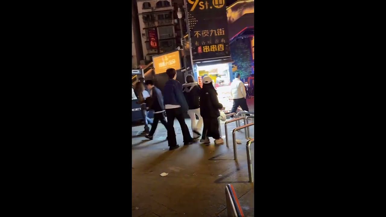 Nightlife in Chongqing, China中國重慶夜生活