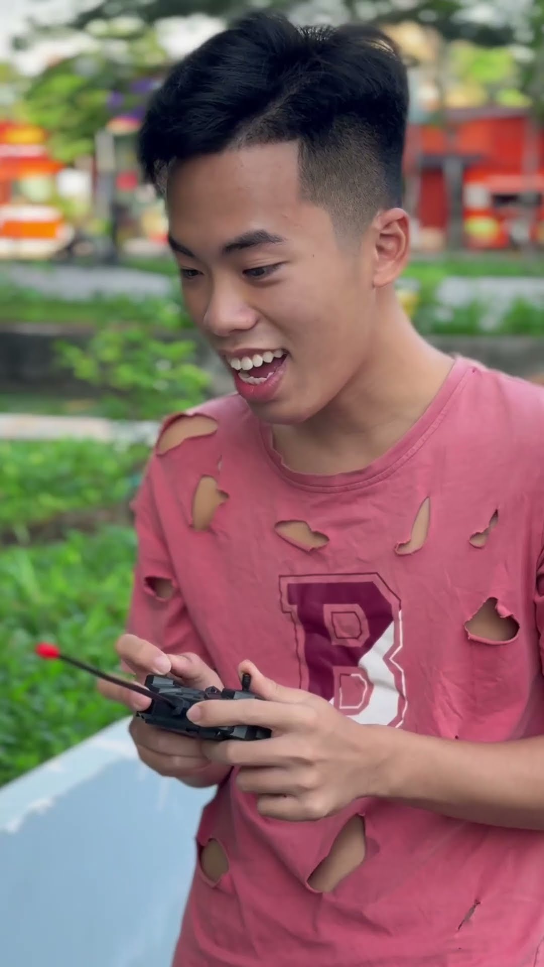 Su Hao film: remote control robot car battle ?