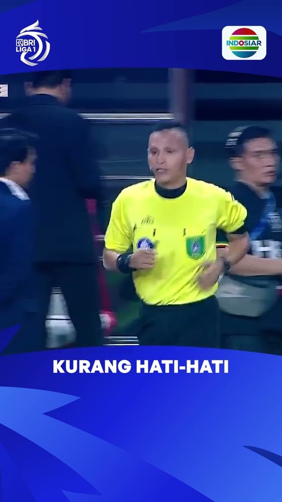 Gajos harus mandi lebih dahulu setelah tekelnya berbuah kartu merah #shorts #liga1
