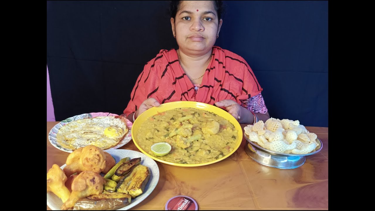Basanti eating khichdi, fulkopir pakode, sunny sideup egg, papad😋😋😋   eating challenge, eating show.