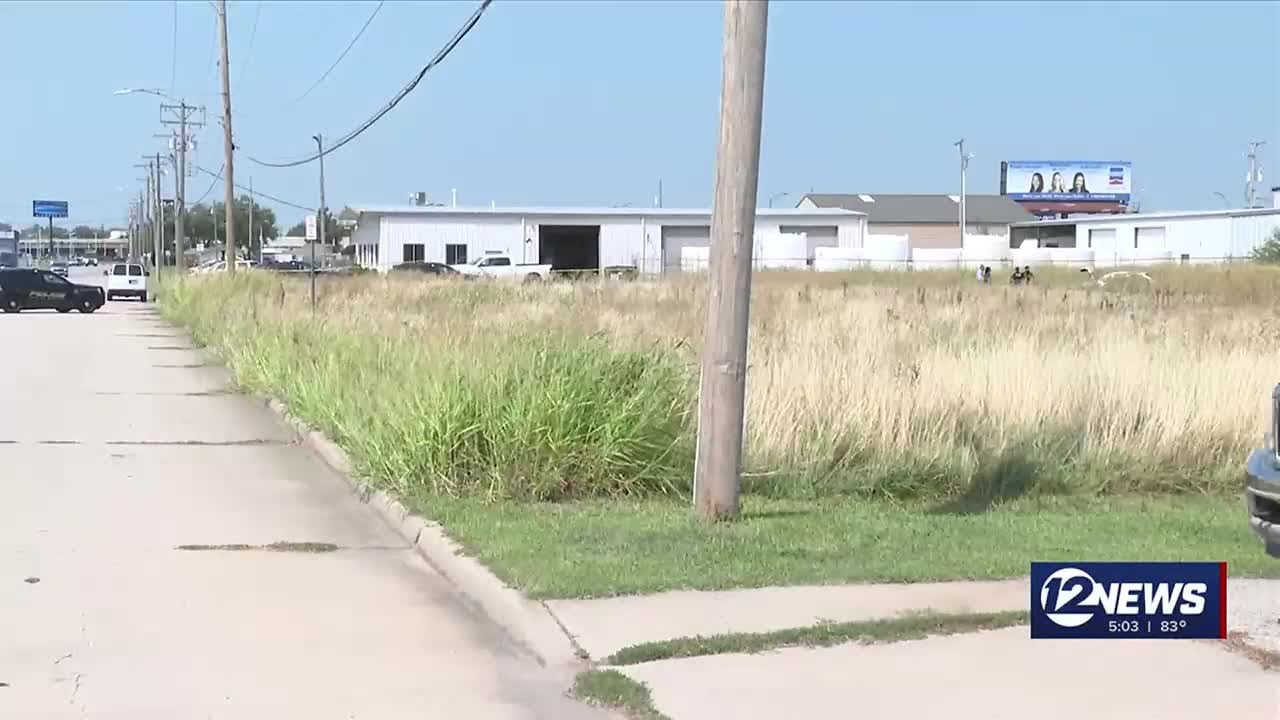 Wichita police identify man found dead in trunk of car - YouTube