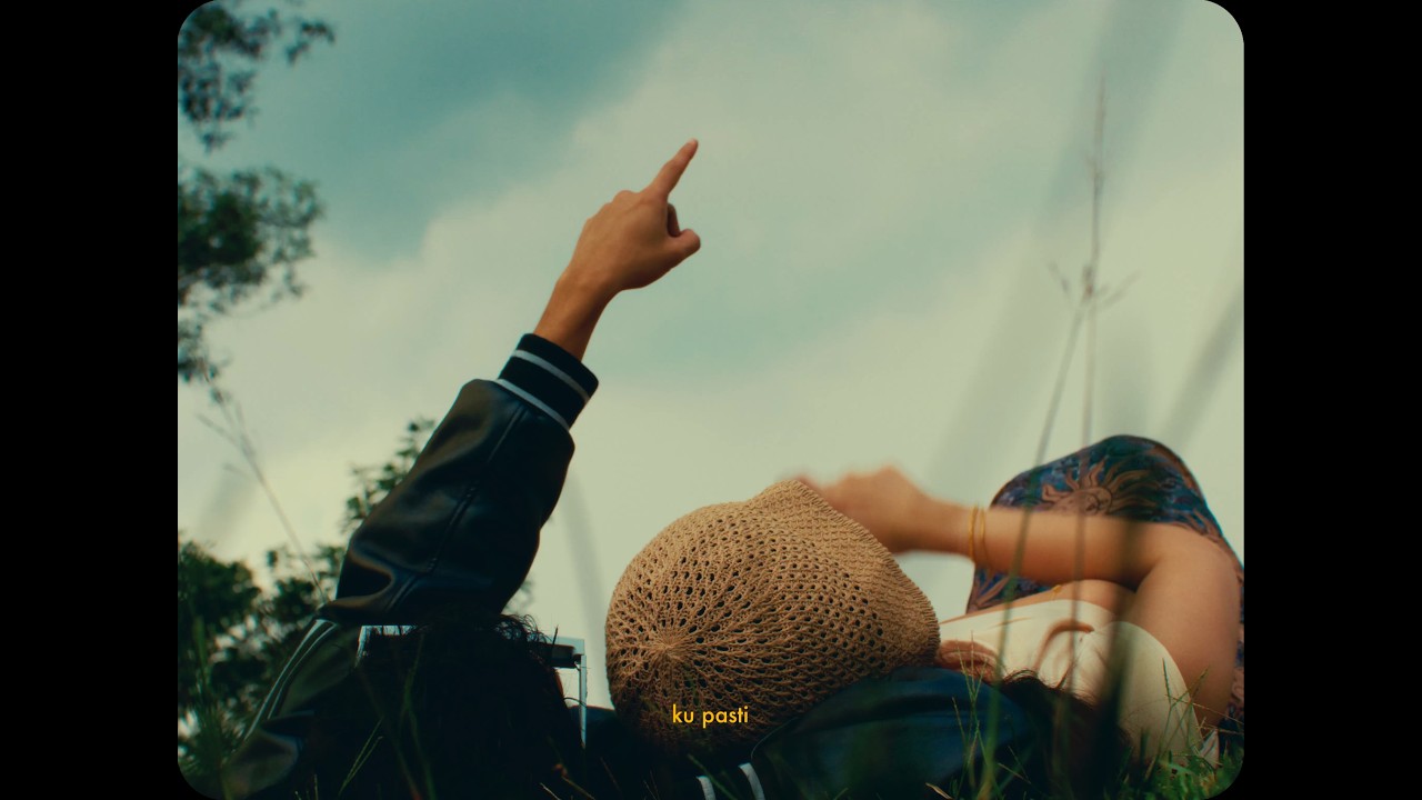 Harith Zazman & @yonnyboii - SEMPURNA (Official Visualiser) adlı videoyu YouTube'da izle Harith Zazman & @yonnyboii - SEMPURNA (Official Visualiser) adlı videoyu YouTube'da izle