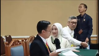 SUASANA DI RUANG SIDANG, ATALIA PRARATYA TERLIHAT TEGAR JALANI SIDANG CERAINYA DENGAN RIDWAN KAMIL