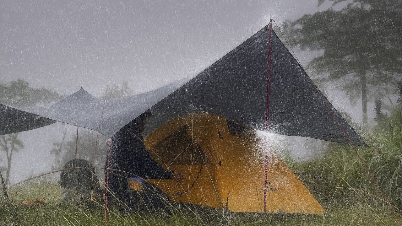 AMAZING‼️HEAVY RAIN CAMPING 🏕RELAXING IN A WARM TENT WITH THE SOUND OF RAIN ON THE TENT ROOF (ASMR)