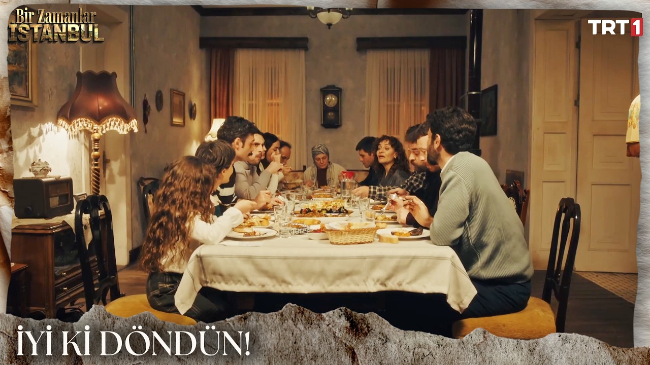 Ali'nin eve dönüşü coşkuyla kutlandı - Bir Zamanlar İstanbul 10. Bölüm