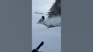 Little Boost Drop #automobile #snowmobile #snow #polaris #polarissnow #iphone #fun #jump #sendit