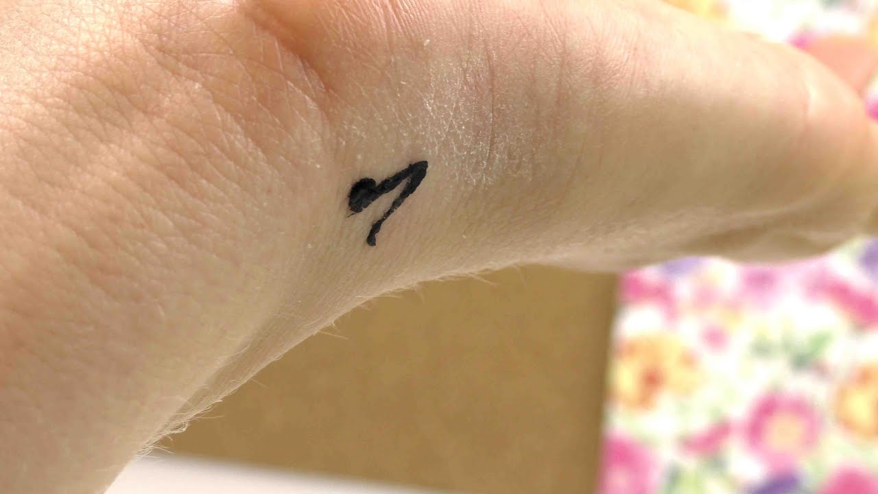 Tattoo selber machen / Tattoo von Selena Gomez ganz einfach als temporäres Tattoo - YouTube