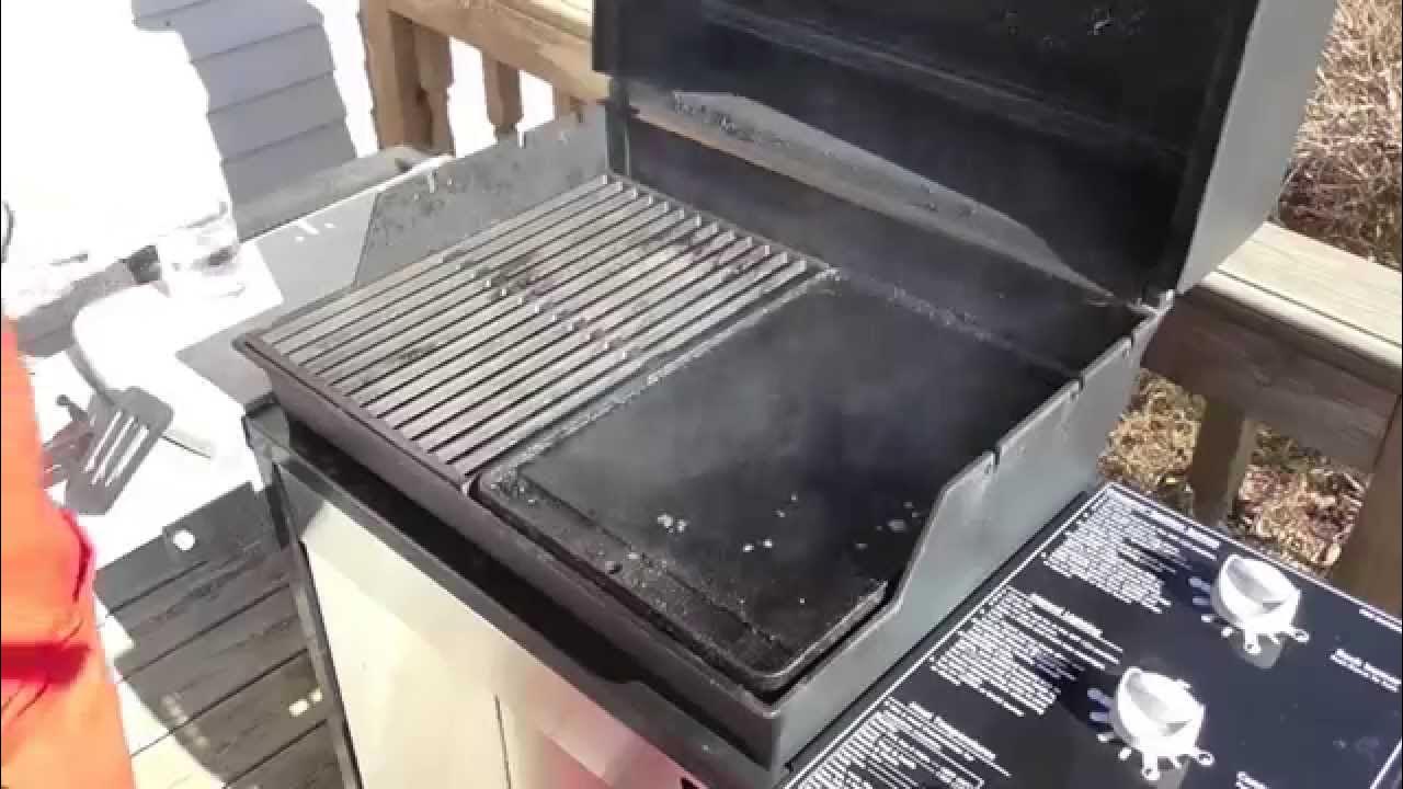 Cast Iron Griddle Demonstration on A Weber Grill -Part 7542 - YouTube