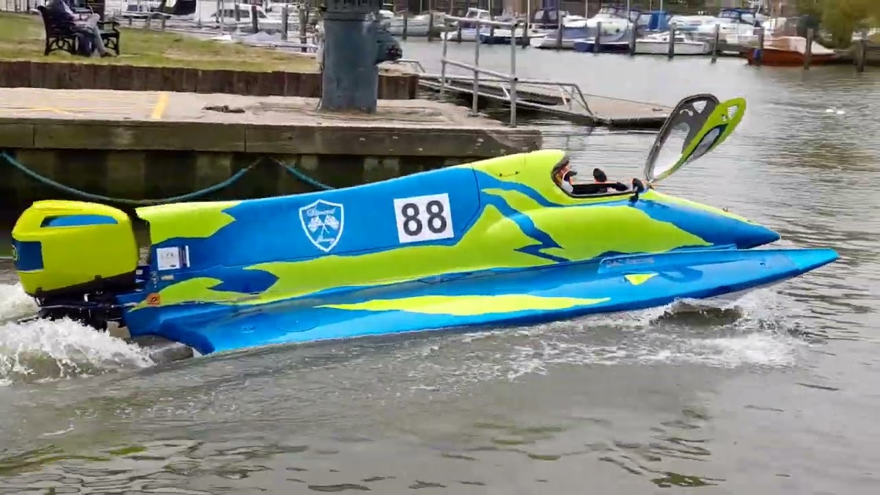 Powerboat racing Oulton broad pits YouTube Powerboat racing Oulton broad pits YouTube