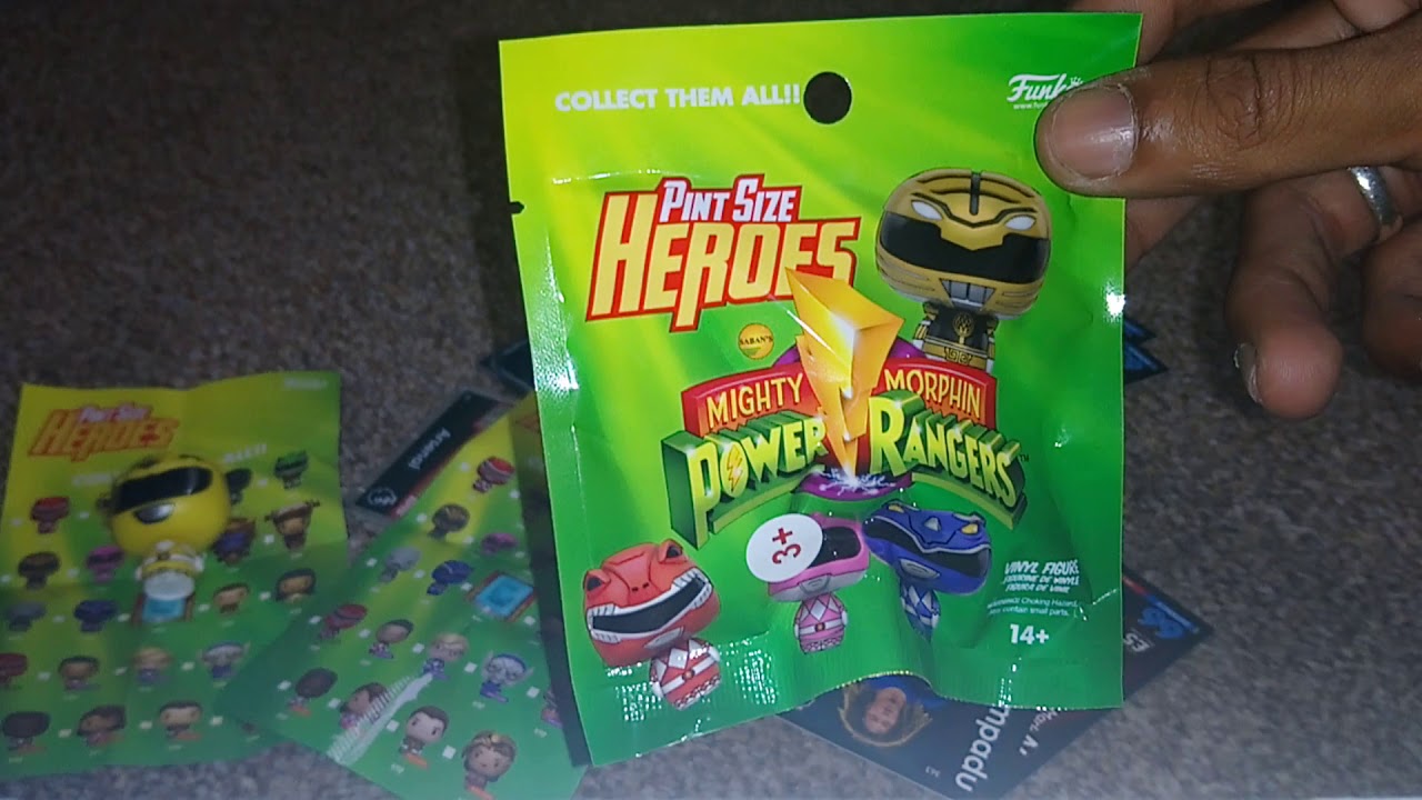 Opening a PINT SIZE HEROES POWER RANGERS vinyl figure