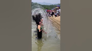 Những Cô Gái Thái Xinh đẹp gội đầu bên bờ suối #dulich