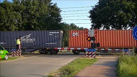 Spoorwegovergang Berkel-Enschot // Dutch railroad crossing