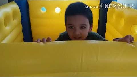 Intex Jump-O-Lene Castle inflatable bouncer for kids.Unboxing video.