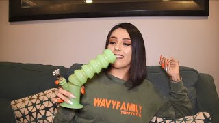 SMOKE SESH! WHAT'S IN KUSH EVELIA STONER BAG!