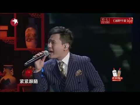 X2Download com 《笑傲东方》新春特辑：《爱如潮水》张信哲【东方卫视官方高清】 480p