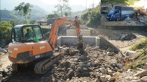 Cầu Khe Trang (T119)kịch tính giải cứu xe chở hàng vượt suối - lấp đất đường dẫn tiệp cận đỉnh mố 2