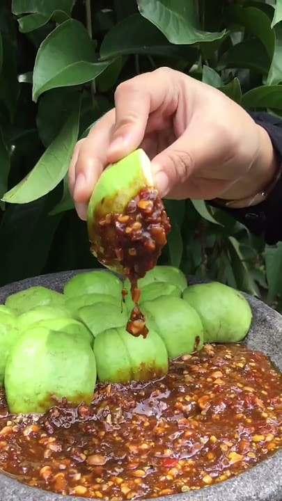 Makan Rujak Buah Jambu | Makanan Viral