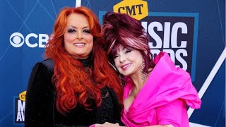 Wynonna Judd Opens Up About Mother Naomi’s Death: “I Feel So Helpless”