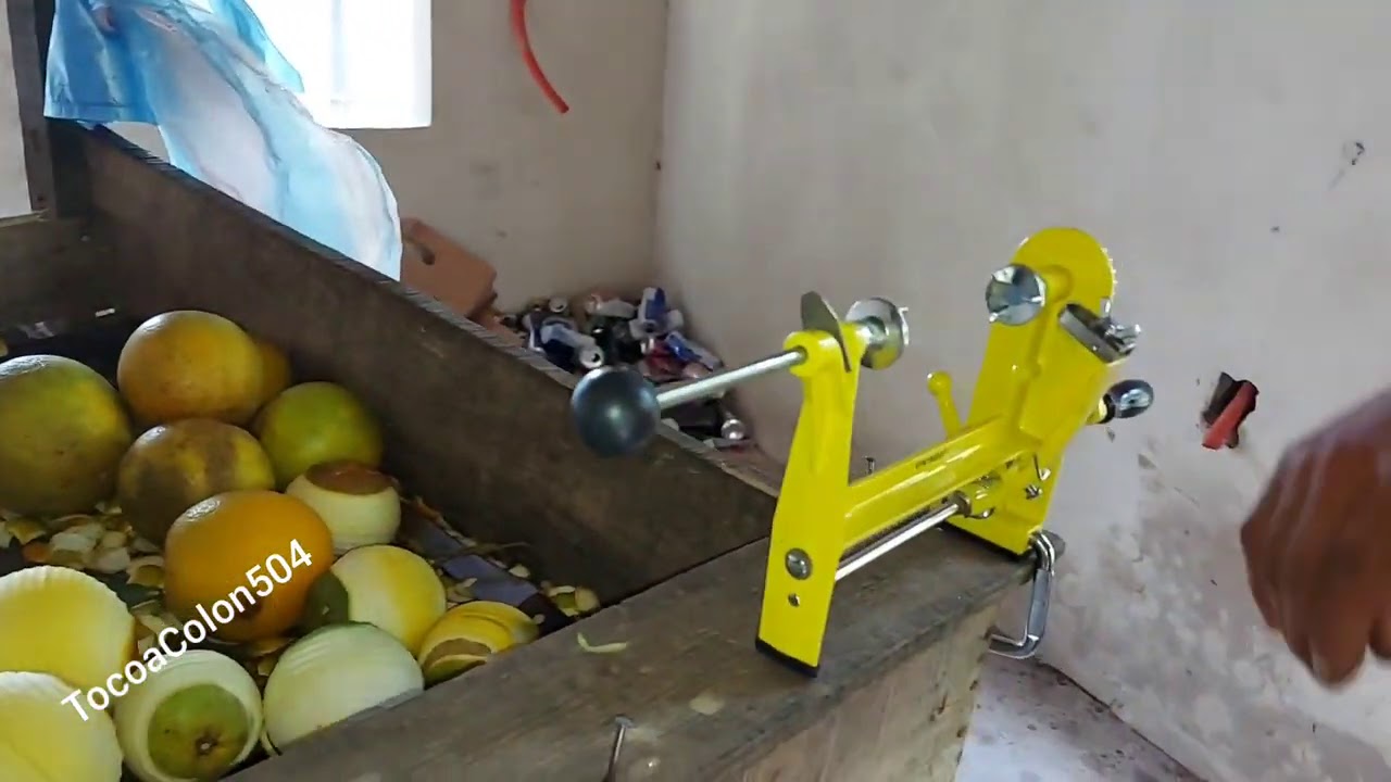 Calibrando 🔩 la maquina peladora 🍊 y efectivo 💰 a Wilfredo cortesía de los esposos y la preciosa