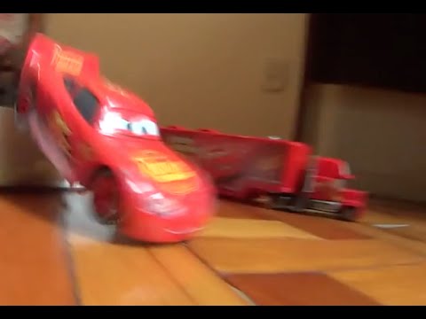 Carro de Controle Remoto Grande - Disney Cars Relampago McQueen