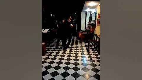 Pablo Carbajal y Bibiana Santos.Vals en un bar