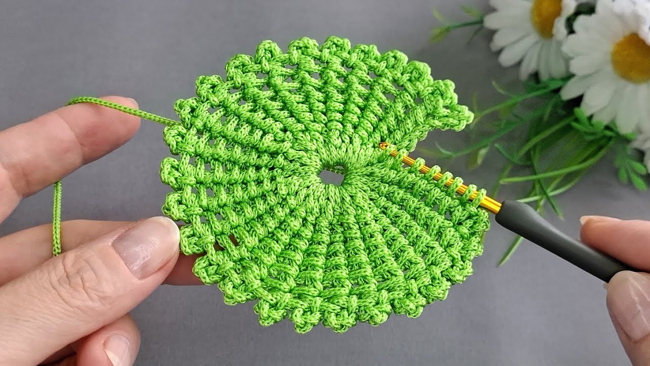 This is a great easy to make crochet coaster✅️Tığ işi kolay örgü bardak altlığı yapımı