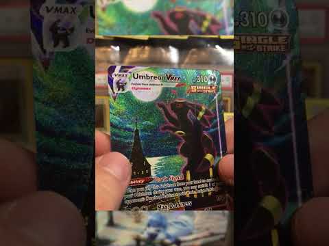 TheCardconomist pulls the Umbreon VMAX (Alternate Art) from Evolving Skies