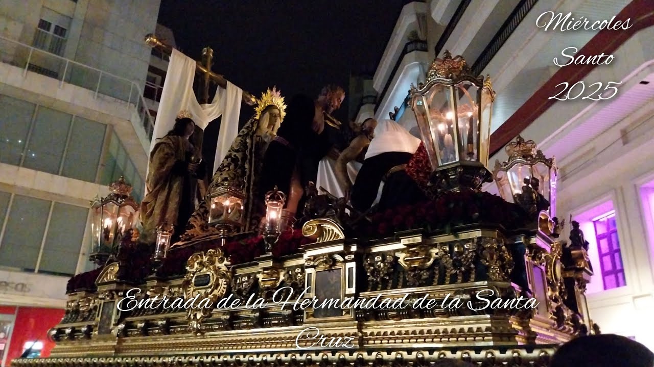 ¡MOMENTAZO! Entrada de la Hermandad de la Santa Cruz | Miércoles Santo Huelva 2025 (HD)
