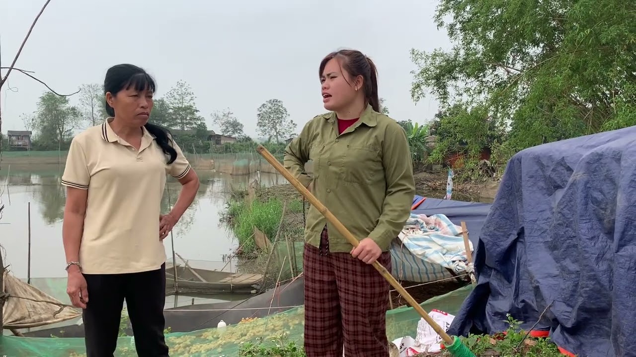 Không phải việc của bà. Mụ Phượng tính đến mách lẻo chuyện bò thì bị tiến da cho