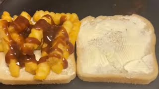 AMERICAN THEELITONE TRIES CHIP BUTTY A UK FOOD OR SNACKS FOR THE FIRST TIME!