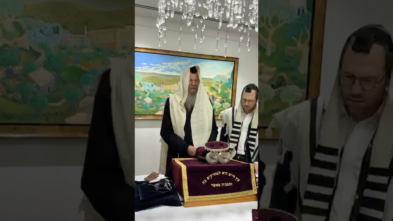 מרן הגר"י הלל בברכת הגומל הבוקר עם הגעתו לסאו פאולו שבברזיל לשם הגיע במסגרת מסע קרן עולם התורה.